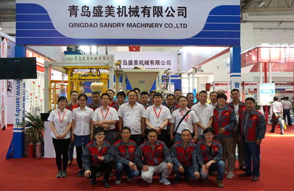 lewin乐玩官网展会员工合影
